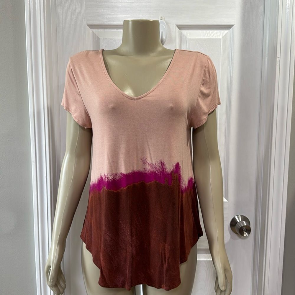 ALFANI PRINTED V-NECK TOP